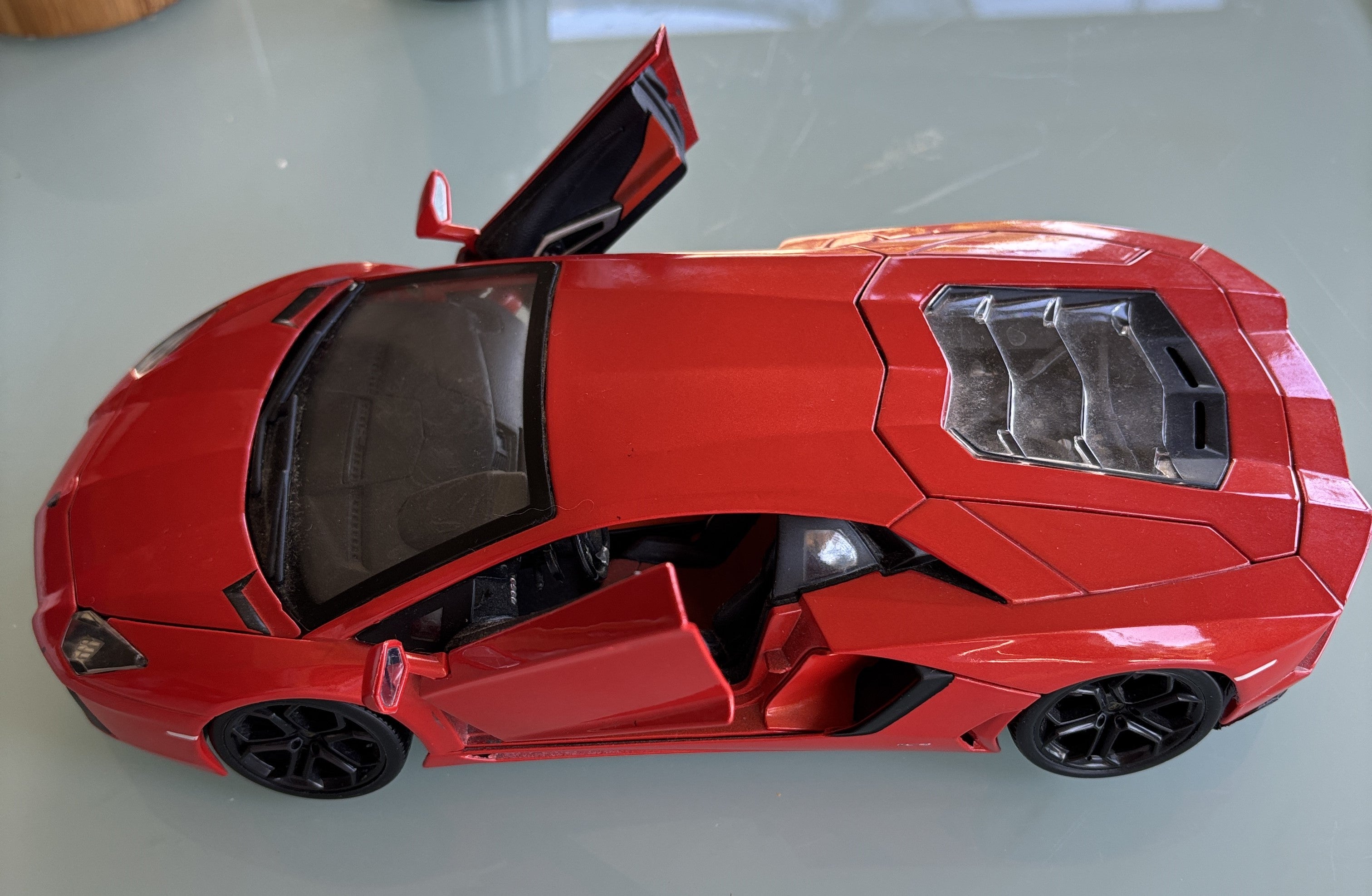 LAMBORGHINI Adventador LP700-4 1:18 Burago