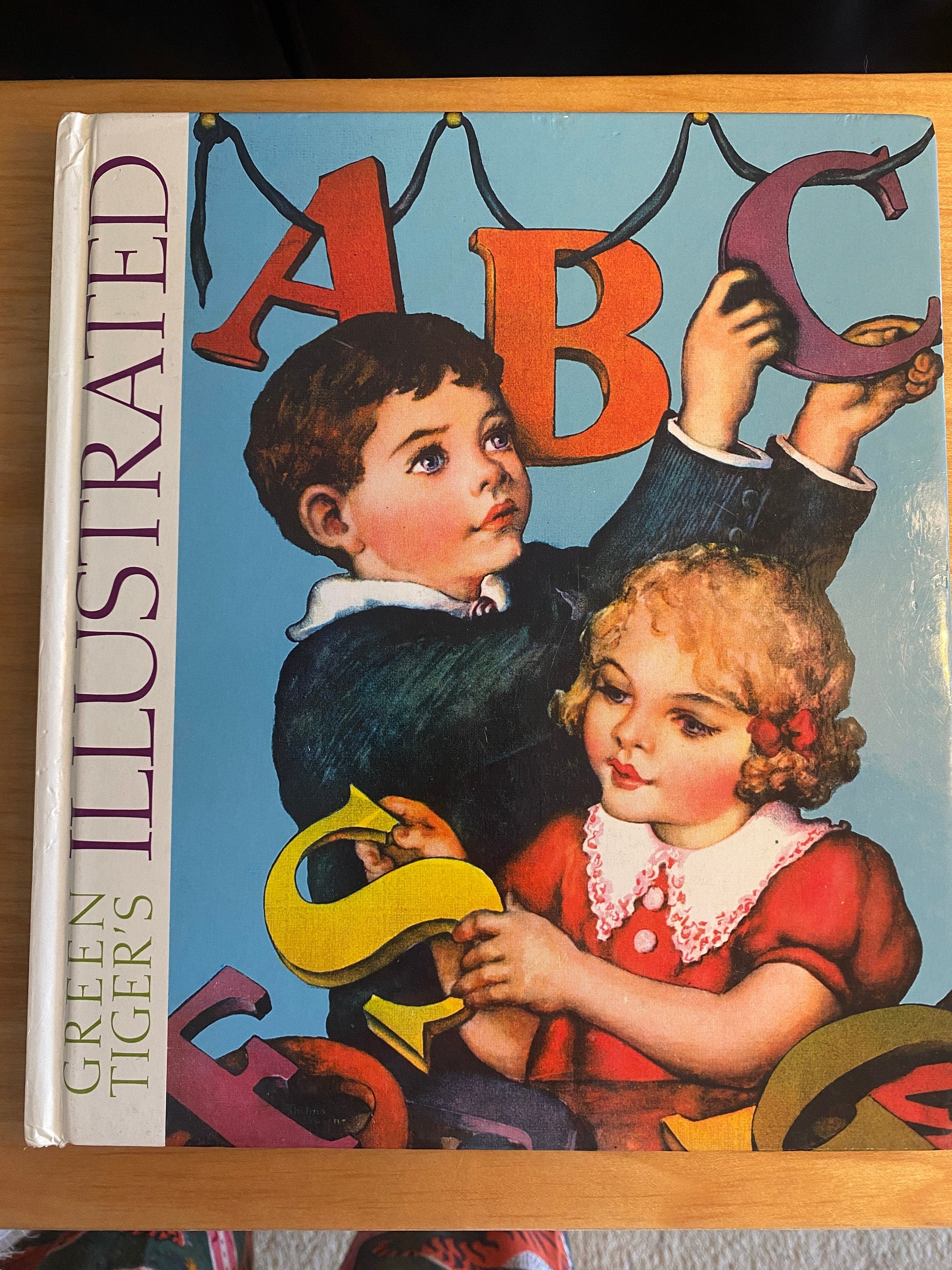 Green Tiger's Illustrated ABC Book