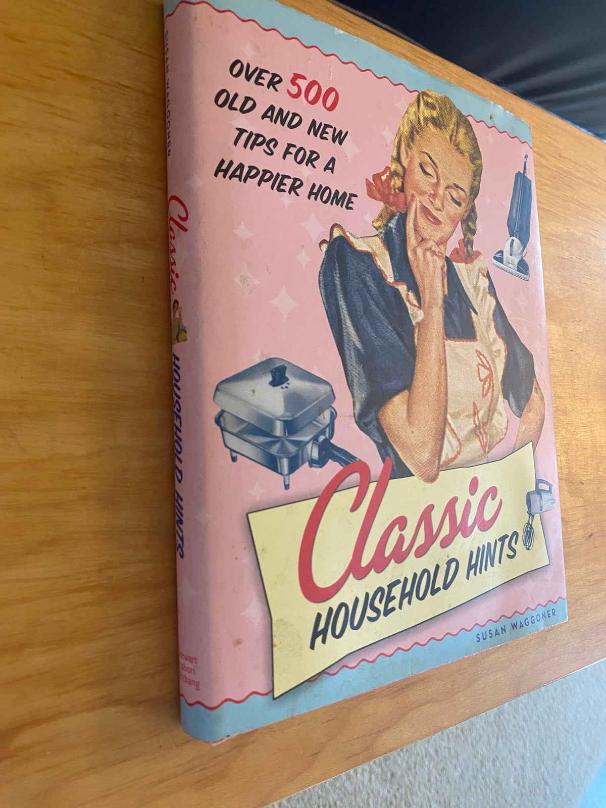Classic Household Hints: Over 500 Old and New Tips for a Happier Home Hardcover –