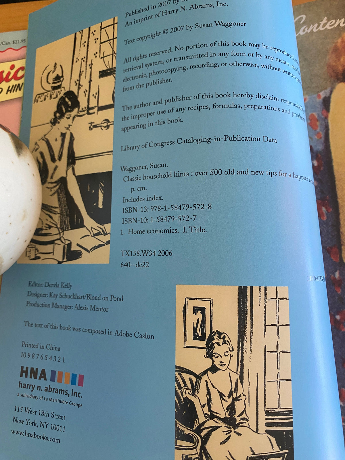Classic Household Hints: Over 500 Old and New Tips for a Happier Home Hardcover –