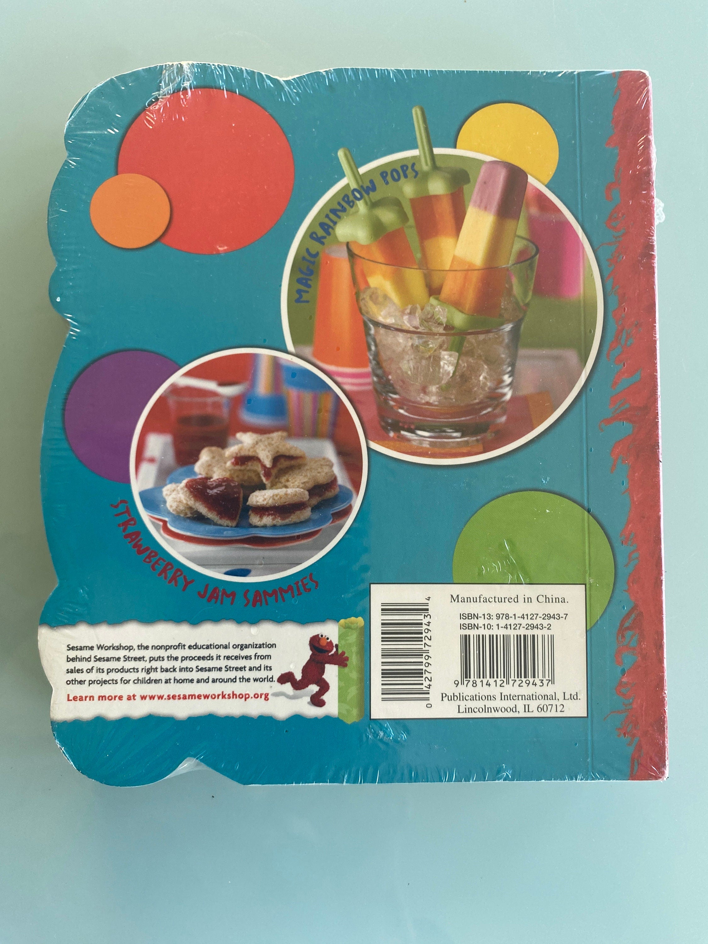 Silly Snacks: Cooking with Kids [Board book] publications-international Publications International Ltd. Sesame Street cookbook