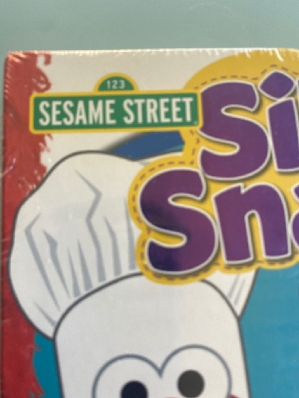 Silly Snacks: Cooking with Kids [Board book] publications-international Publications International Ltd. Sesame Street cookbook