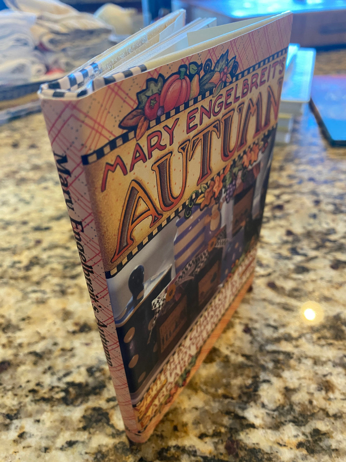 MARY ENGELBREIT'S AUTUMN: Craft, Charlotte Lyons