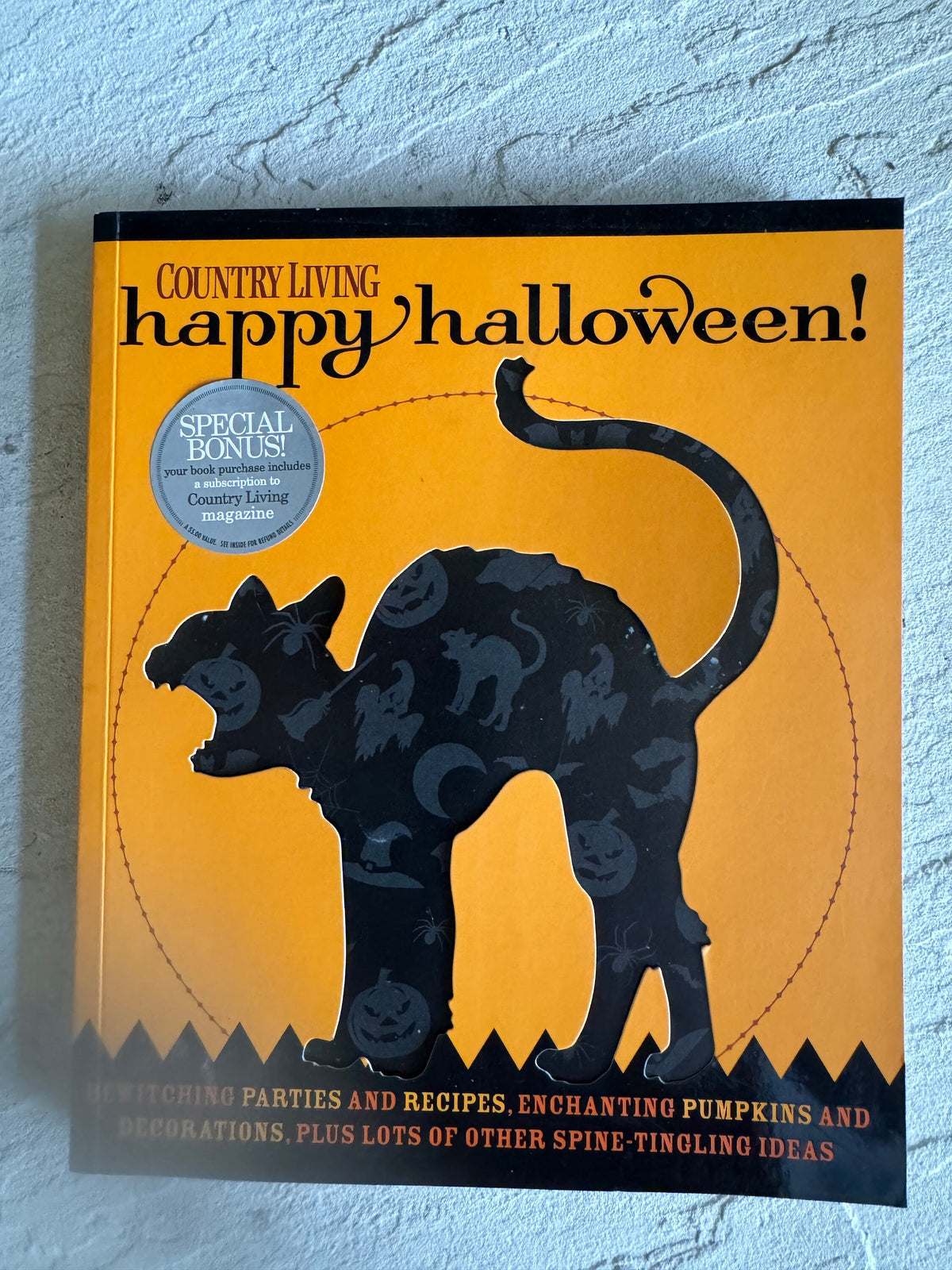 Country Living Happy Halloween!: Bewitching Parties and Recipes, Enchanting Pumpkins and Decorations