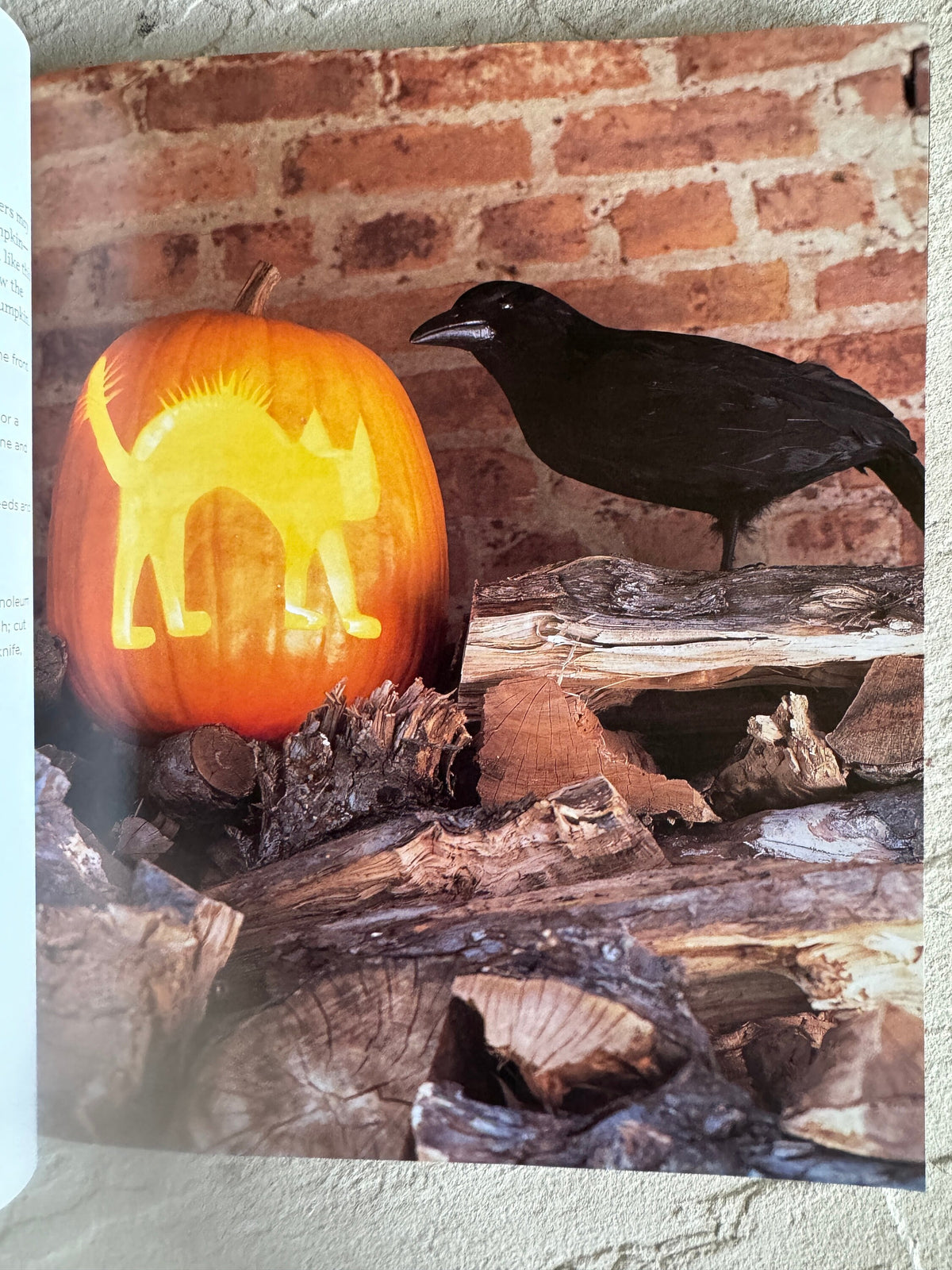 Country Living Happy Halloween!: Bewitching Parties and Recipes, Enchanting Pumpkins and Decorations