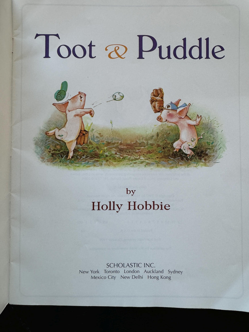 Toot & Puddle by Holly Hobbie  , Easy Travel Book