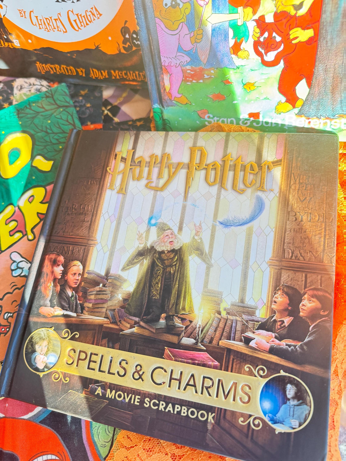 Harry Potter - Spells & Charms (A Movie Scrapbook)